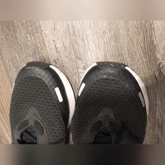 Women's Gently Used Nike Tennis Shoes Size 9.5 - Picture 6 of 10